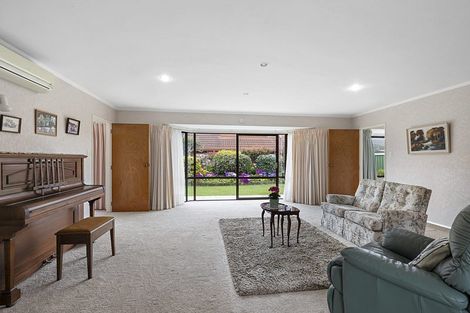 Photo of property in 9 Boulevard Drive, Merrilands, New Plymouth, 4312