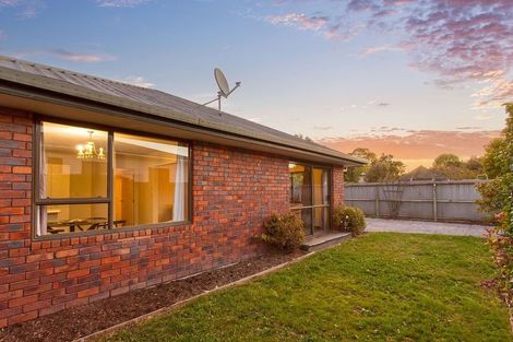 Photo of property in 18 Winters Road, Redwood, Christchurch, 8051