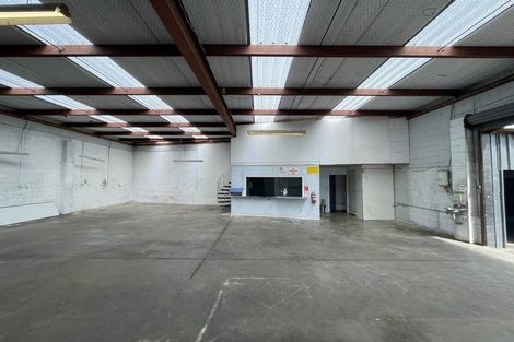 Photo of property in 1/17 View Road, Glenfield, Auckland, 0627