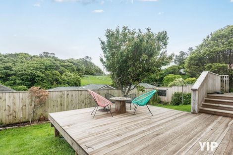 Photo of property in 11 Lyndfield Lane, Newlands, Wellington, 6037