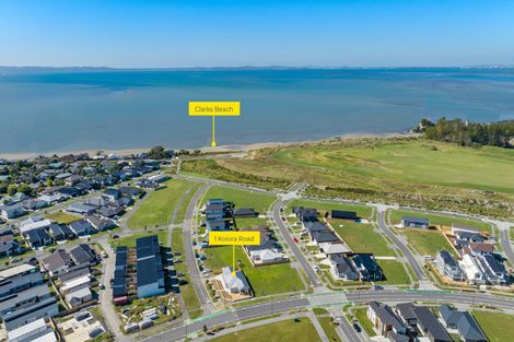 Photo of property in 1 Koiora Road, Clarks Beach, 2122