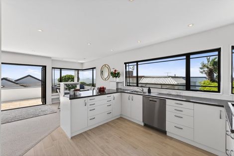 Photo of property in 5 Midway Avenue, Castor Bay, Auckland, 0620