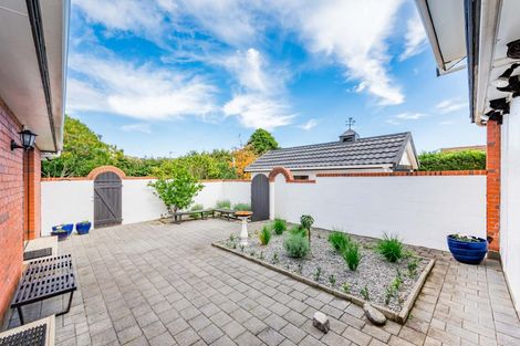 Photo of property in 10 Kakariki Grove, Waikanae, 5036