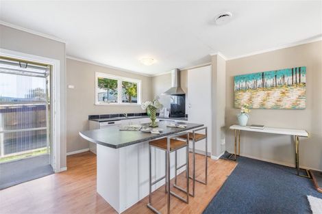 Photo of property in 3/3 Buscomb Avenue, Henderson, Auckland, 0610