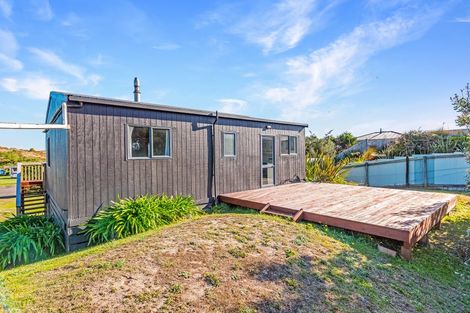 Photo of property in 3 James Street, Waikawa Beach, Manakau, 5573