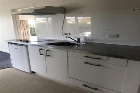 Photo of property in 16 Howard Road, Taradale, Napier, 4112