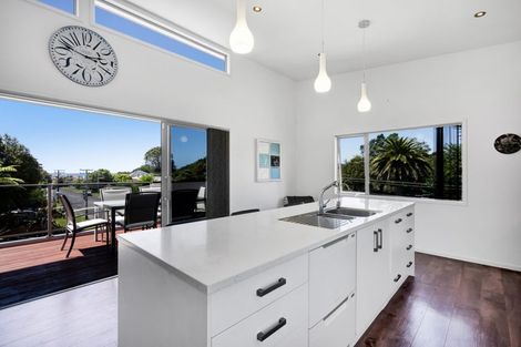 Photo of property in 82 Awanui Street, Merrilands, New Plymouth, 4312