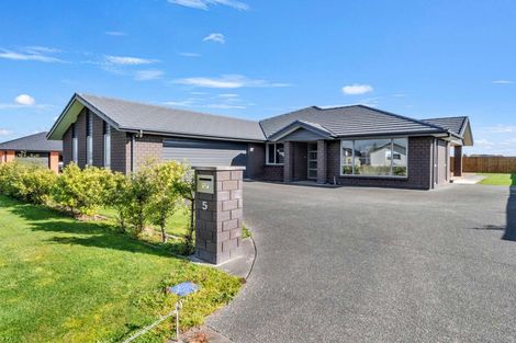 Photo of property in 5 Hydrangea Lane, Milson, Palmerston North, 4414