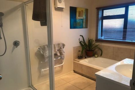 Photo of property in 18 Sarah Place, Papamoa Beach, Papamoa, 3118