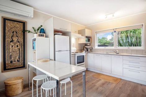 Photo of property in 10/77 Old Lake Road, Narrow Neck, Auckland, 0624