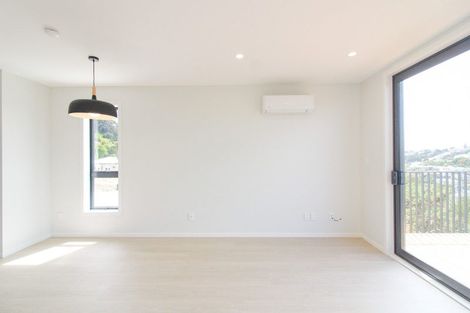 Photo of property in 72 Tiketike Way, Brooklyn, Wellington, 6021