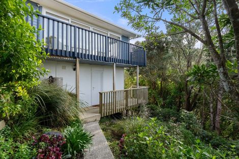 Photo of property in 16 Doris Gordon Crescent, Crofton Downs, Wellington, 6035