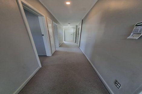 Photo of property in 17 Harrington Road, Henderson, Auckland, 0610