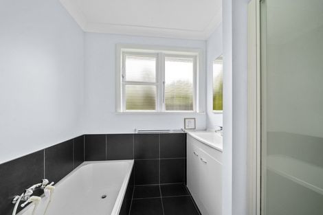 Photo of property in 34 Kaitawa Crescent, Paraparaumu, 5032