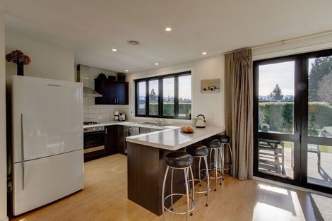 Photo of property in 2 Alpha Close, Wanaka, 9305