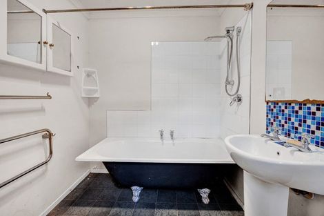 Photo of property in 604 Haowhenua Place, Hawera, 4674
