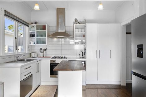 Photo of property in 15b Atiawa Street, Glen Avon, New Plymouth, 4312