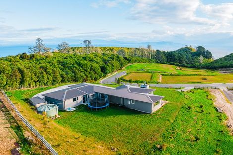 Photo of property in 5 Glendas Way, Acacia Bay, Taupo, 3385