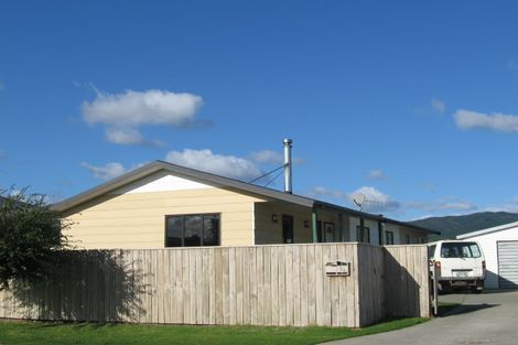 Photo of property in 54 Langdale Avenue, Paraparaumu, 5032