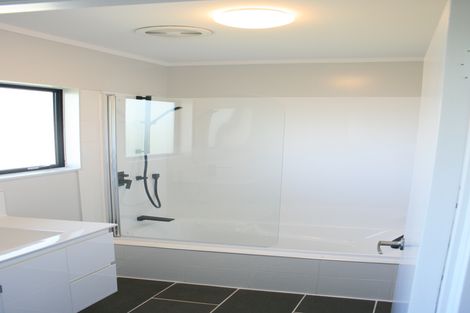 Photo of property in 72 Gallony Avenue, Massey, Auckland, 0614