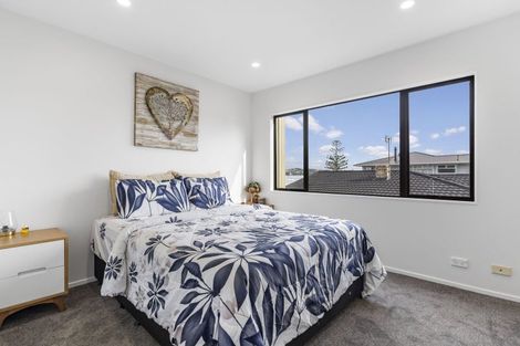 Photo of property in 14 The Parade, Bucklands Beach, Auckland, 2012