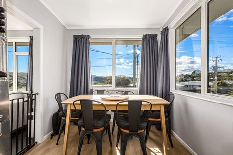 Photo of property in 43 Mark Avenue, Paparangi, Wellington, 6037