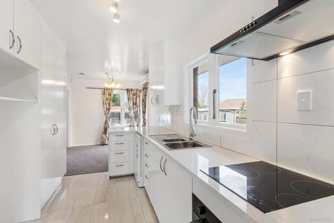 Photo of property in 31 London Street, Te Atatu Peninsula, Auckland, 0610