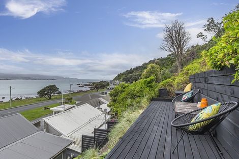 Photo of property in 282 Queens Drive, Lyall Bay, Wellington, 6022