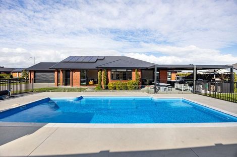 Photo of property in 15 Moemoea Place, Cambridge, 3434