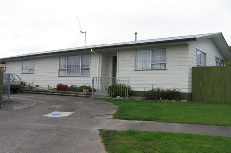 Photo of property in 9 Forbes Place, Kelvin Grove, Palmerston North, 4414