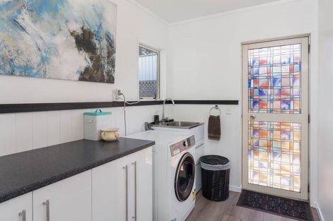 Photo of property in 37 Sunset Street, Hilltop, Taupo, 3330