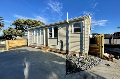 Photo of property in 8a Karaka Street, Castlecliff, Whanganui, 4501