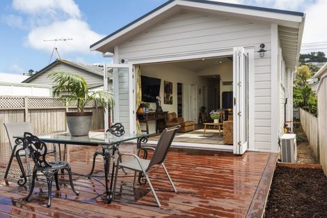 Photo of property in 89 Ross Street, Lyall Bay, Wellington, 6022