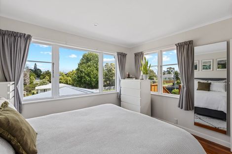Photo of property in 15 Gill Avenue, Te Atatu Peninsula, Auckland, 0610