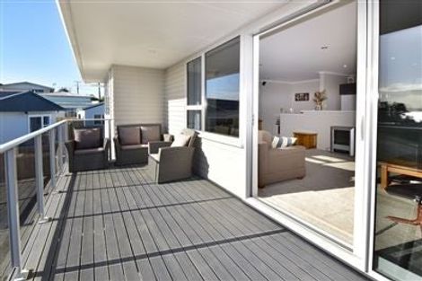 Photo of property in 1 Tindalls Bay Road, Tindalls Beach, Whangaparaoa, 0930