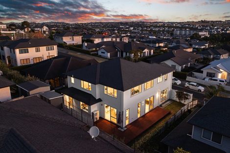 Photo of property in 10 Ian Gordon Lane, Orewa, 0931