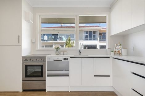 Photo of property in 1/5 Onepoto Road, Hauraki, Auckland, 0622