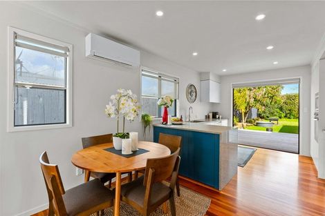 Photo of property in 9 Grainger Road, Te Atatu South, Auckland, 0610