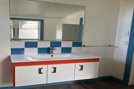 Photo of property in 92 Collingwood Street, Eltham, 4322