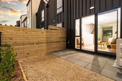 Photo of property in 90 Ara Paiwhenua, Tawa, Wellington, 5028