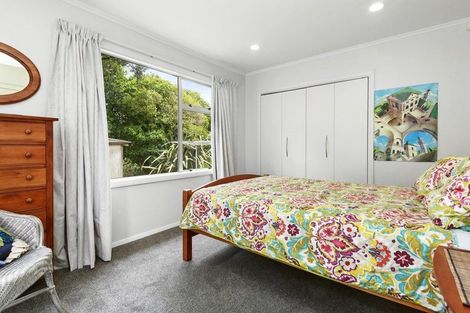 Photo of property in 27 Hampton Hill Road, Tawa, Wellington, 5028