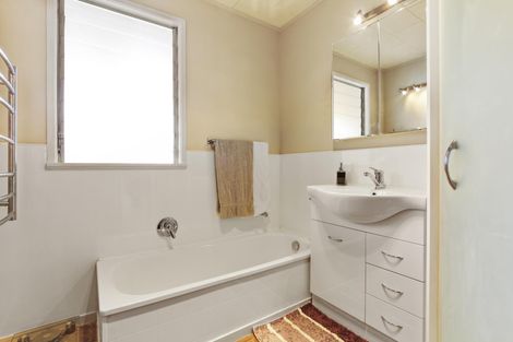 Photo of property in 41 Hepburn Road, Glendene, Auckland, 0602