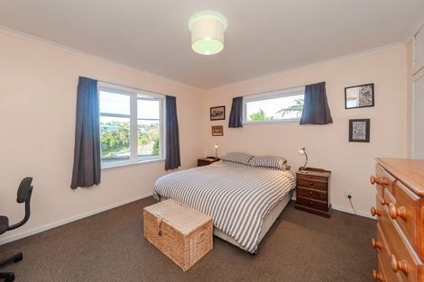 Photo of property in 64 Salford Street, Newlands, Wellington, 6037