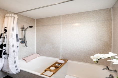 Photo of property in 18 Heaphy Place, Casebrook, Christchurch, 8051