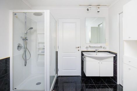 Photo of property in 31-33 Oak Crescent, Ashhurst, 4810