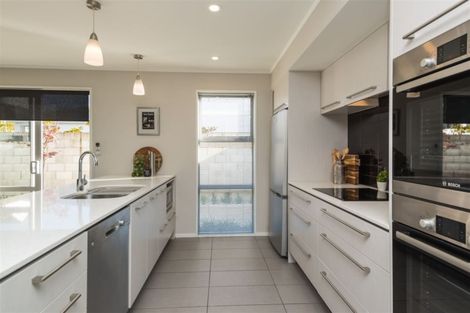 Photo of property in 142 Holly Road, St Albans, Christchurch, 8014