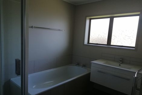 Photo of property in 7 Kathleen Place, Rainbow Point, Taupo, 3330