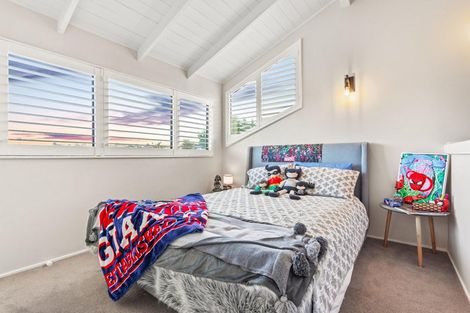 Photo of property in 6 Oystergrove Road, West Harbour, Auckland, 0618