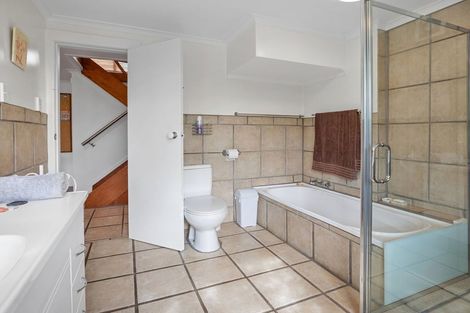 Photo of property in 988 Papamoa Beach Road, Papamoa Beach, Papamoa, 3118