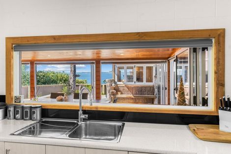 Photo of property in 8 Signal Station Road, Pouto, 0391